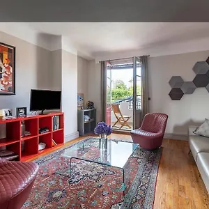 Appartement Exceptionnel 3 Pieces Art Deco En Dernier Etage Avec Garage Prive Centre, Biarritz